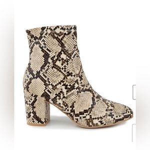 Sugar Womens Itsie Natural Texture PU Snake Print Ankle Booties Size 8.5